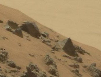 Marsaufnahme einer pyramidenartigen Form